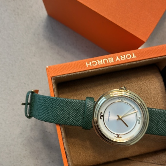 Tory Burch watch - Picture 4 of 7